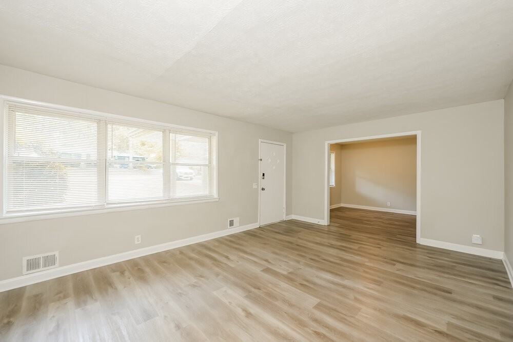 627 Grayson Pkwy - Photo 4 of 25