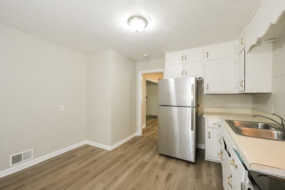 627 Grayson Pkwy - Photo 6 of 25