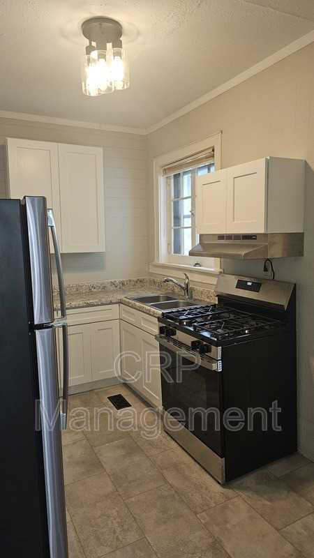 6827 Melrose Ave - Photo 3 of 22