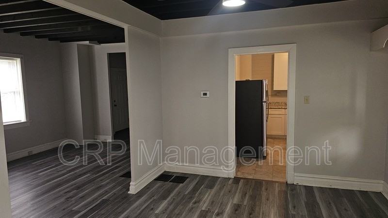 6827 Melrose Ave - Photo 4 of 22