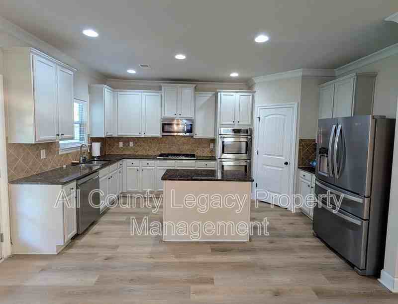 526 Georgia Cir - Photo 2 of 16