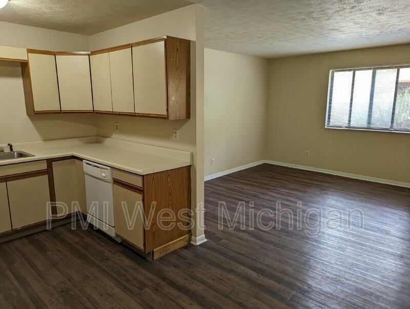 6054 In The Pines Dr Se - Photo 3 of 10