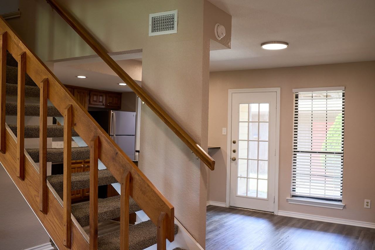 900 Kilkenny Ct Apt B - Photo 2 of 17