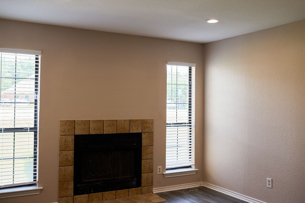 900 Kilkenny Ct Apt B - Photo 3 of 17