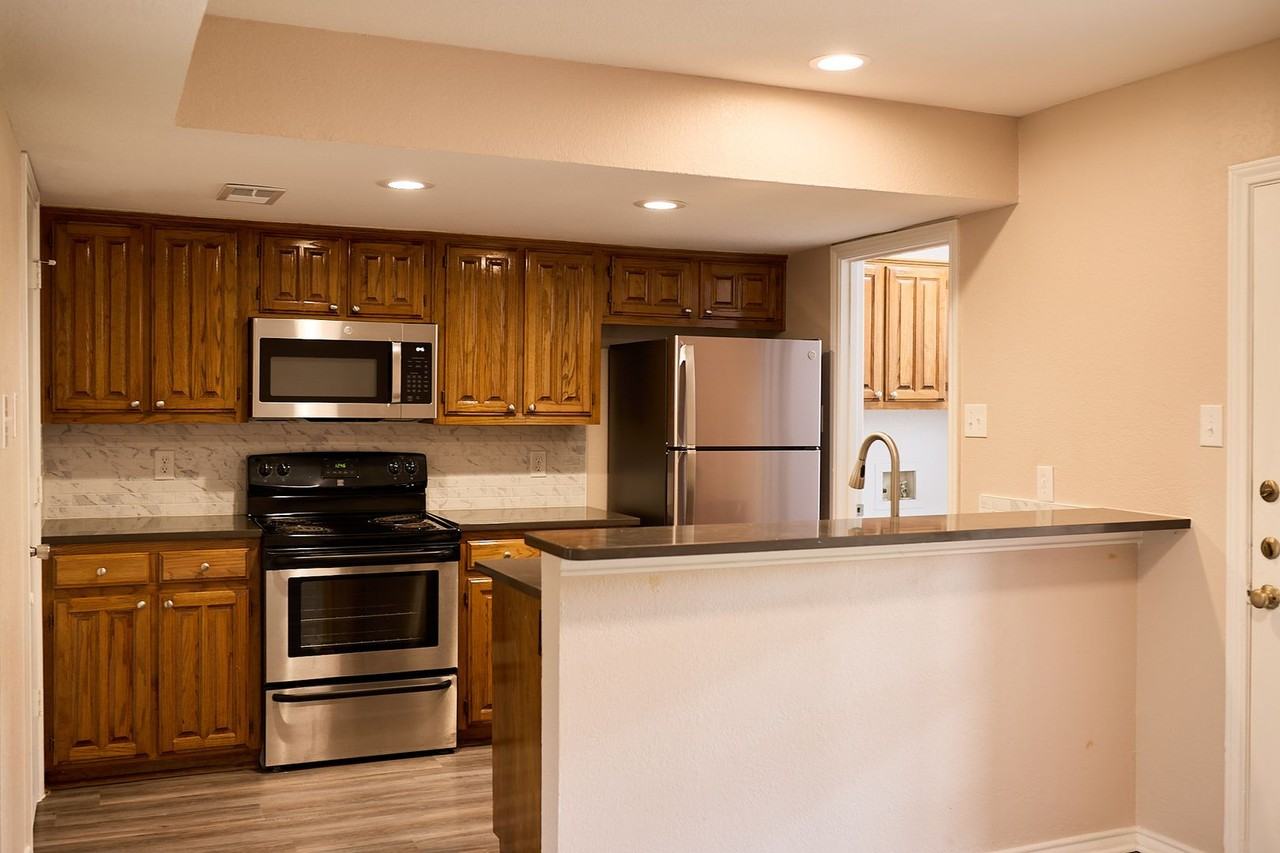 900 Kilkenny Ct Apt B - Photo 5 of 17