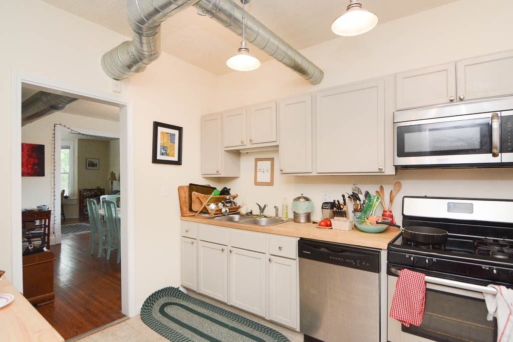 3520 N Lincoln Ave #2 - Photo 2 of 21