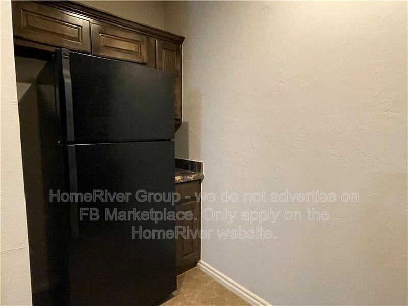1004 Sw 92nd St - Photo 4 of 12