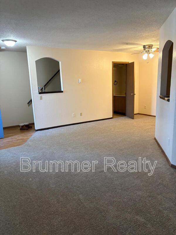 305 Waters Edge Dr - Photo 3 of 16