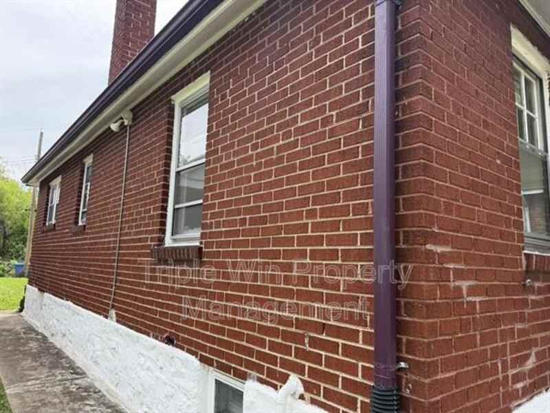 8530 Lowell St - Photo 4 of 14