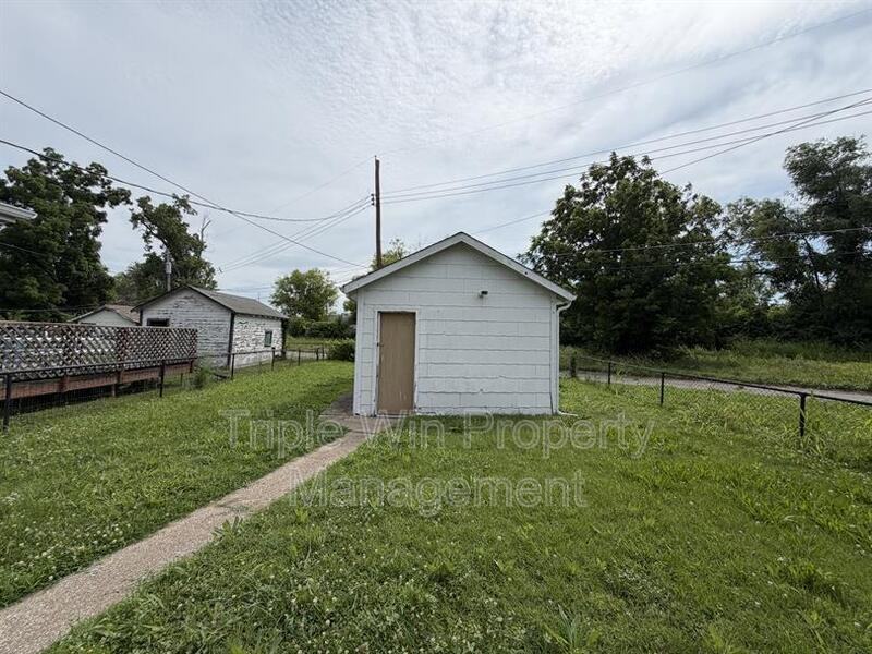 8530 Lowell St - Photo 5 of 14