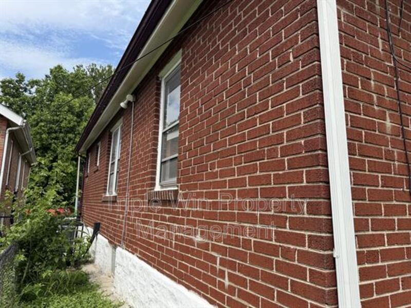 8530 Lowell St - Photo 6 of 14