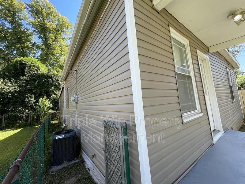 4831 Oldenburg Ave - Photo 3 of 18