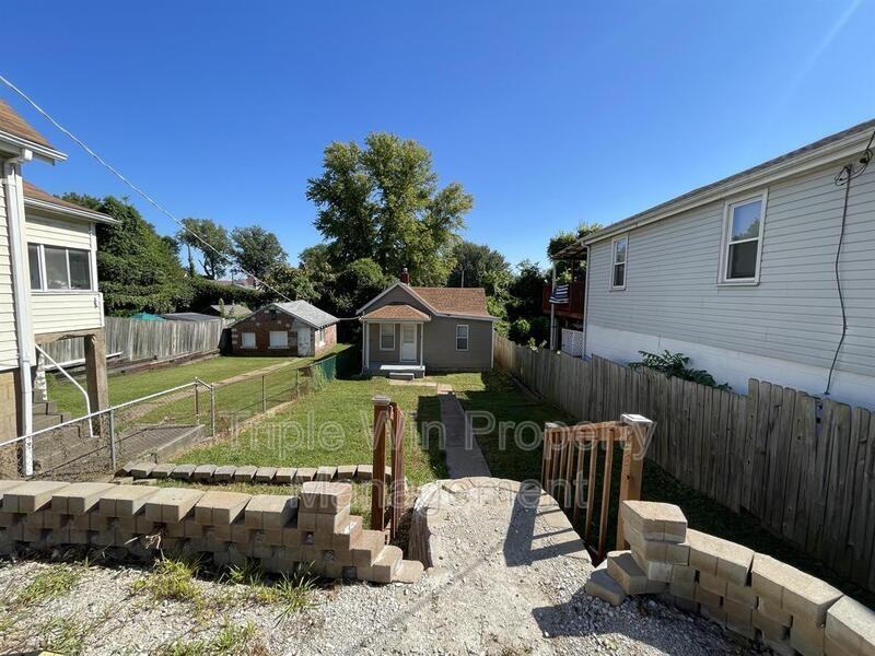 4831 Oldenburg Ave - Photo 5 of 18