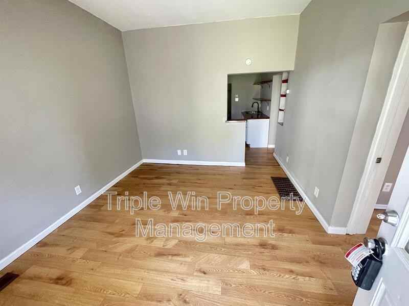 4831 Oldenburg Ave - Photo 6 of 18