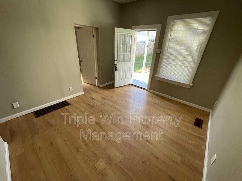4831 Oldenburg Ave - Photo 7 of 18