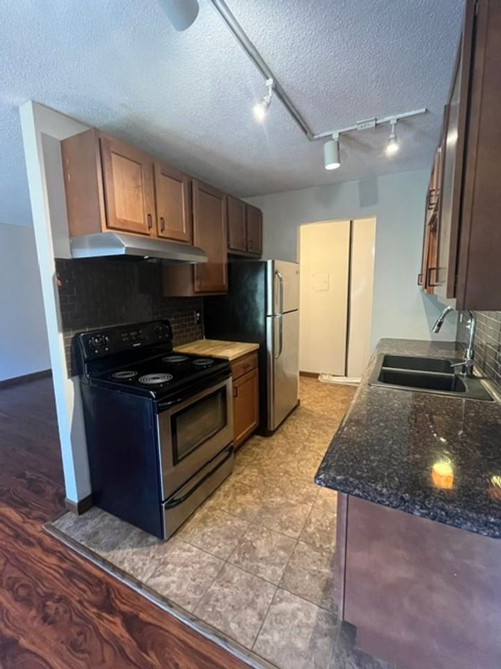 1007 11th Ave S #4 - Photo 5 of 15