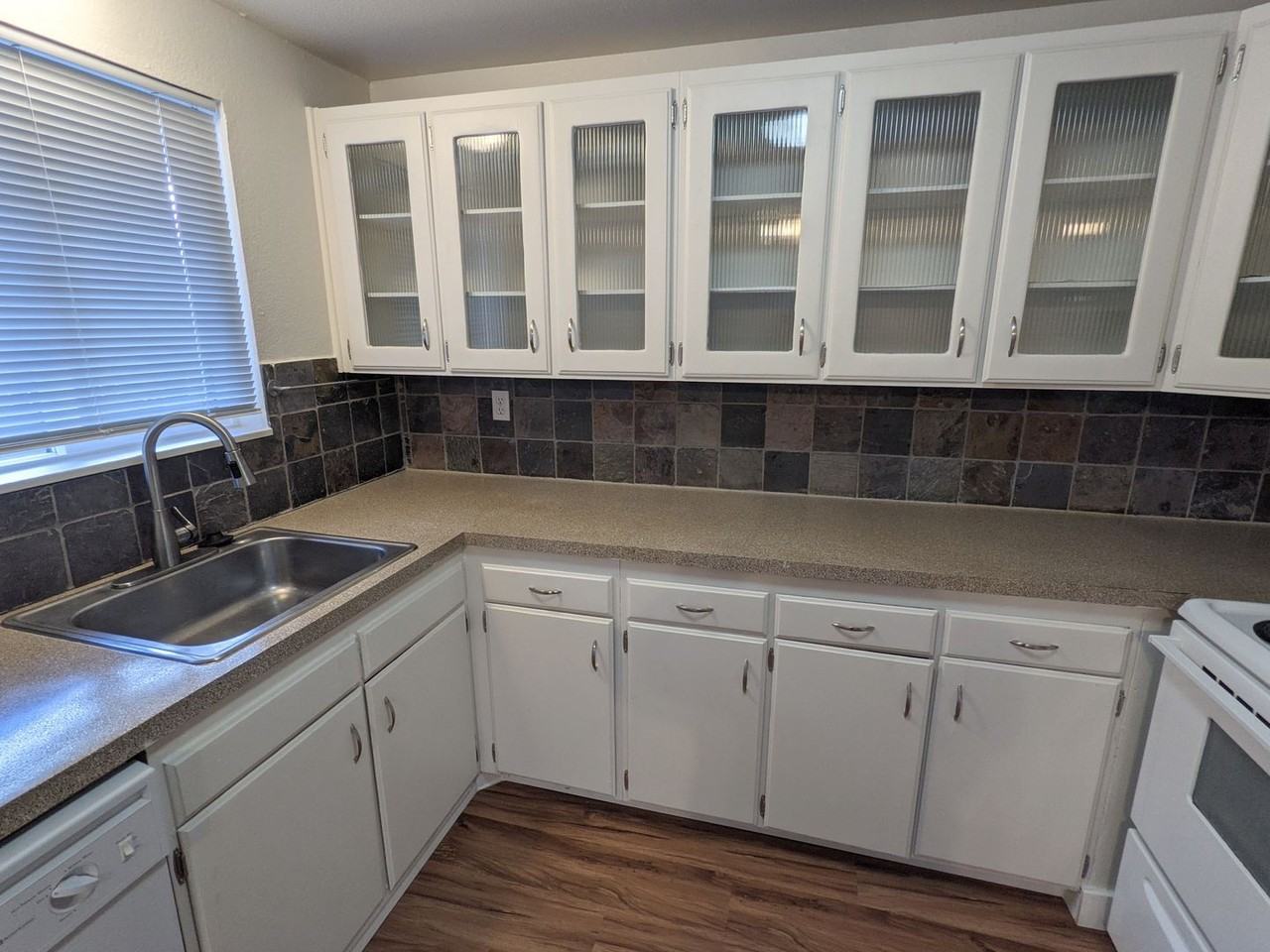 West Slope Apartments - Photo 4 of 26