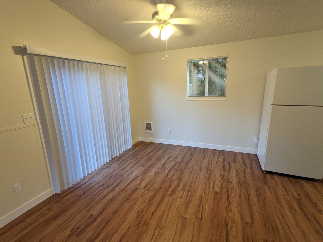 West Slope Apartments - Photo 5 of 26