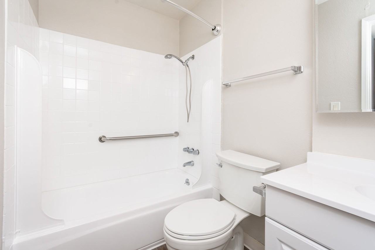 Capitol Manor Apartments - Photo 6 of 46