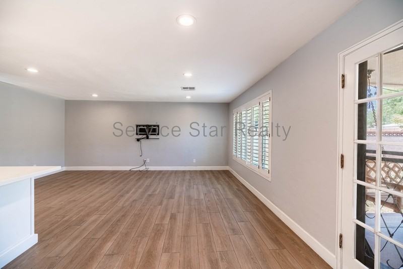 1946 E Rancho Dr - Photo 4 of 30