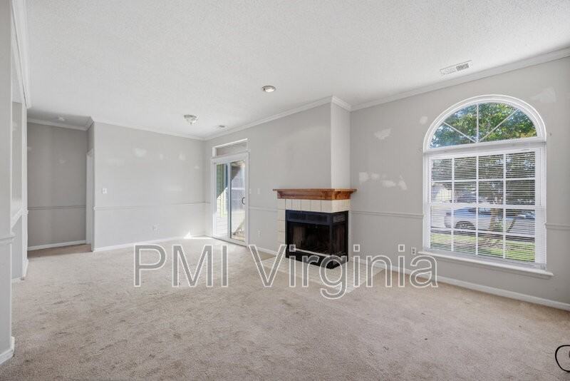 724 Harbor Springs Trl - Photo 3 of 28