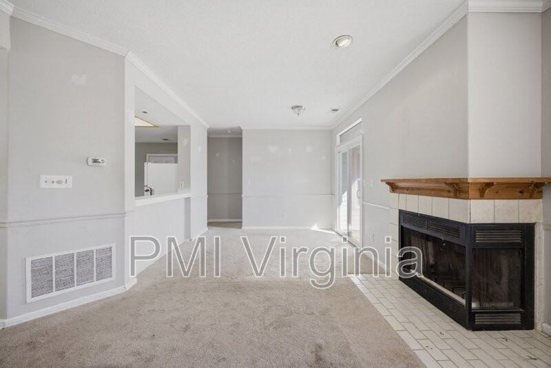724 Harbor Springs Trl - Photo 4 of 28