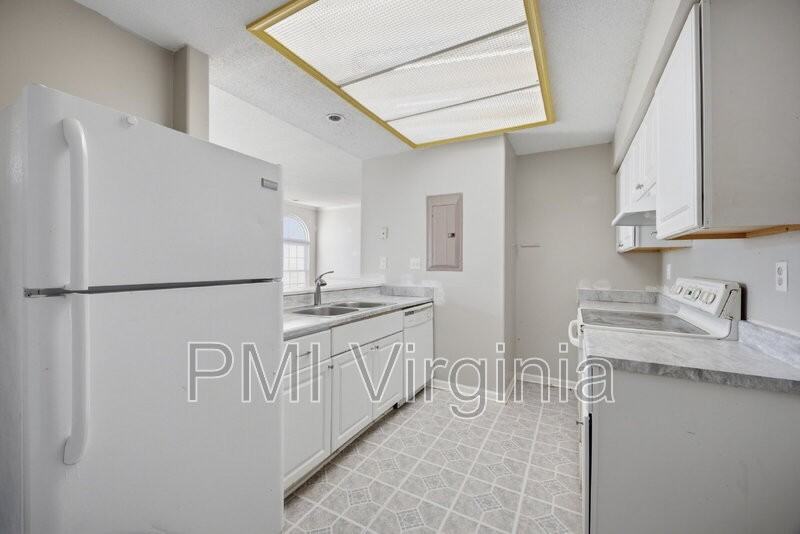 724 Harbor Springs Trl - Photo 6 of 28