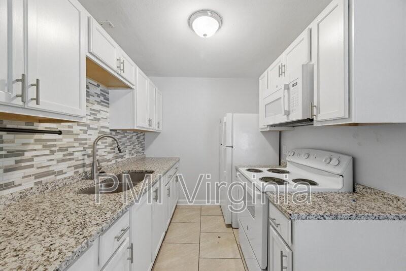 626 Chapel St - Photo 7 of 30