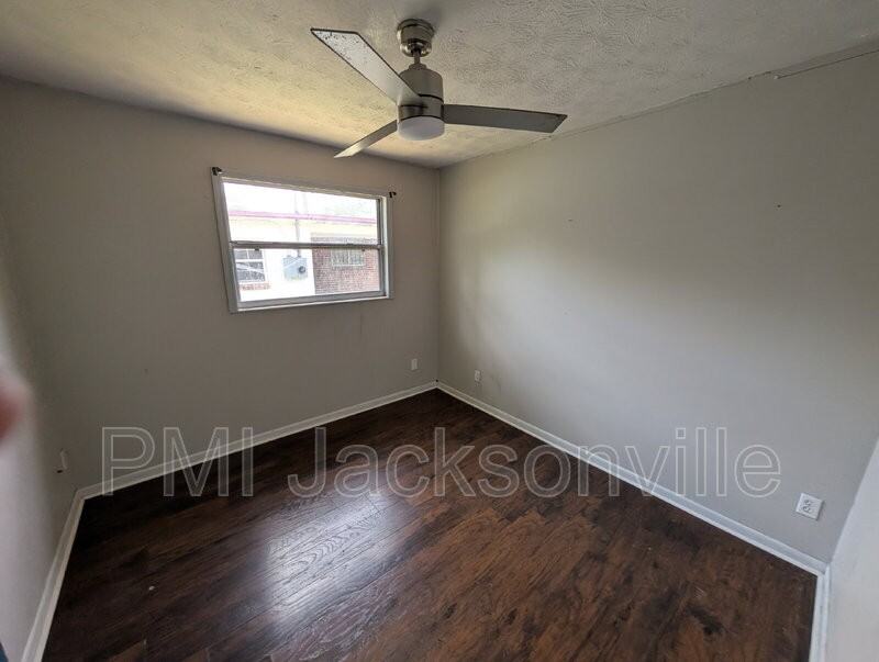 2562 W 28th St - Photo 3 of 7