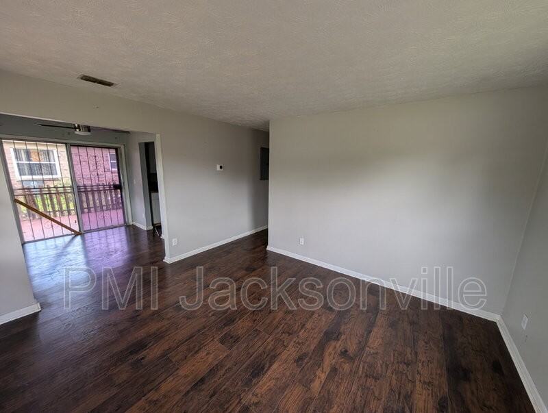 2562 W 28th St - Photo 6 of 7