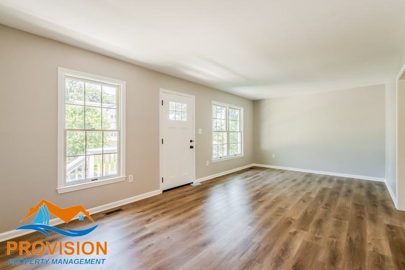 3849 3rd St - Photo 5 of 31