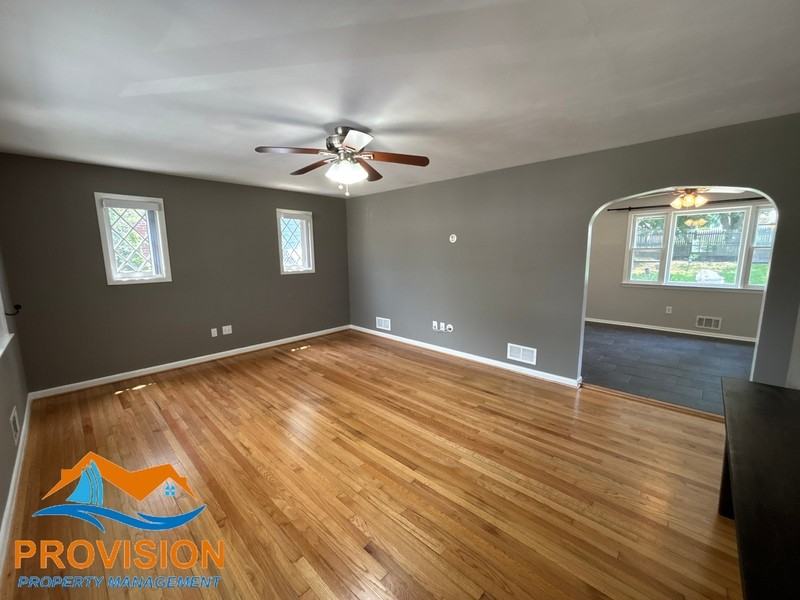 8436 Bay Dr - Photo 4 of 37