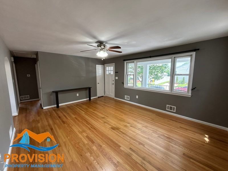 8436 Bay Dr - Photo 5 of 37