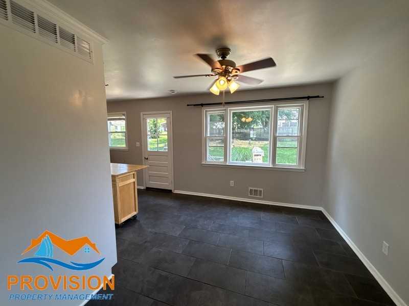 8436 Bay Dr - Photo 6 of 37