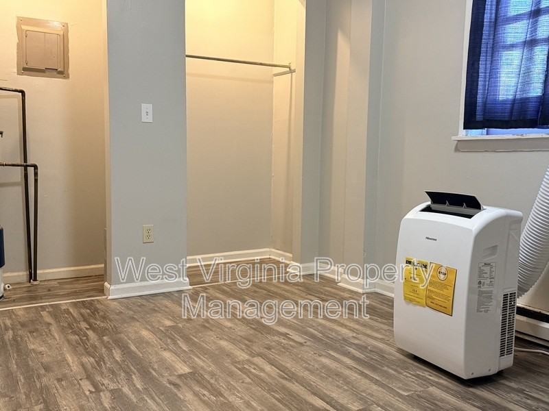 852 Mercer St #5 - Photo 3 of 5