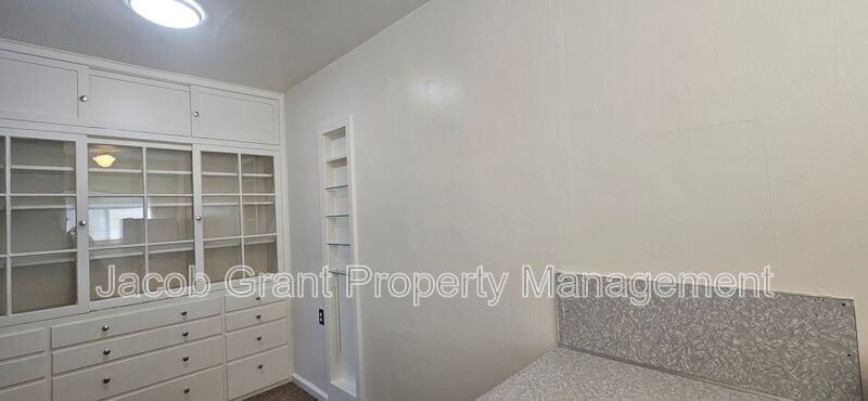 676 Memorial Dr #102 - Photo 5 of 9