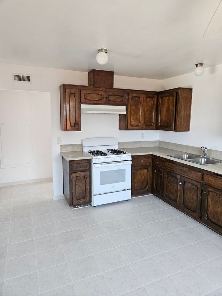 745 Rene Ct - Photo 5 of 16