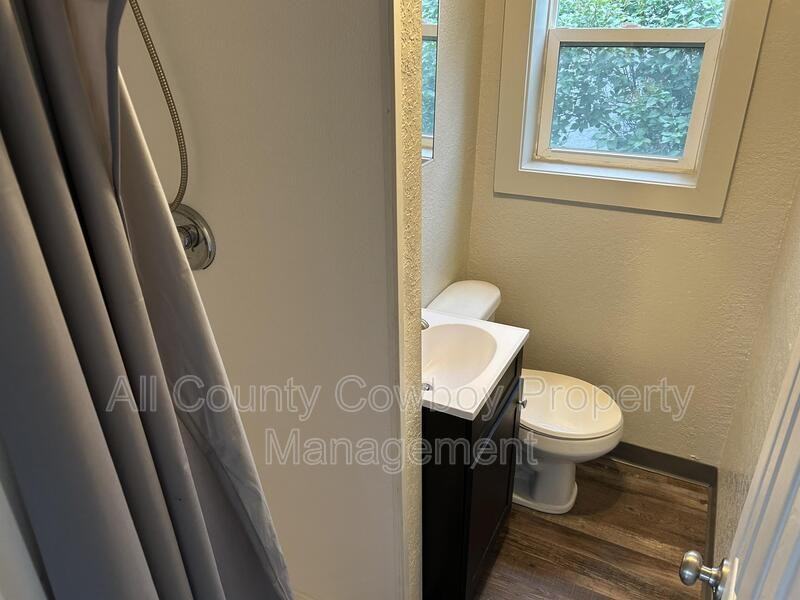 862 N 5th St #3 - Photo 6 of 7