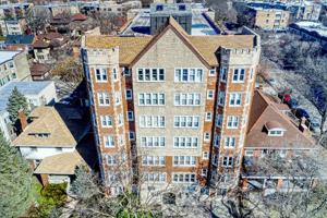 featured image of 1608 W Sherwin Ave