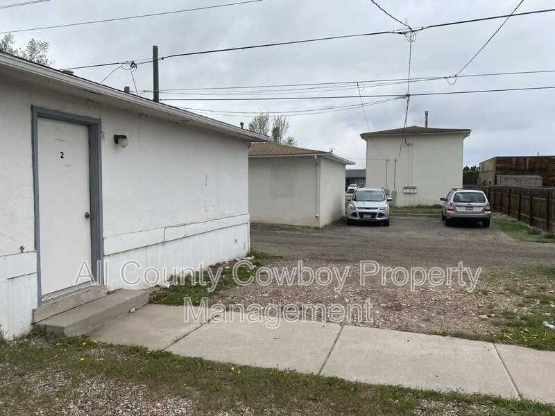 864 N 5th St #1 - Photo 3 of 4