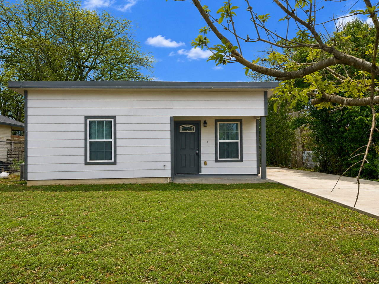 455 Lincolnshire Dr - Photo 2 of 13