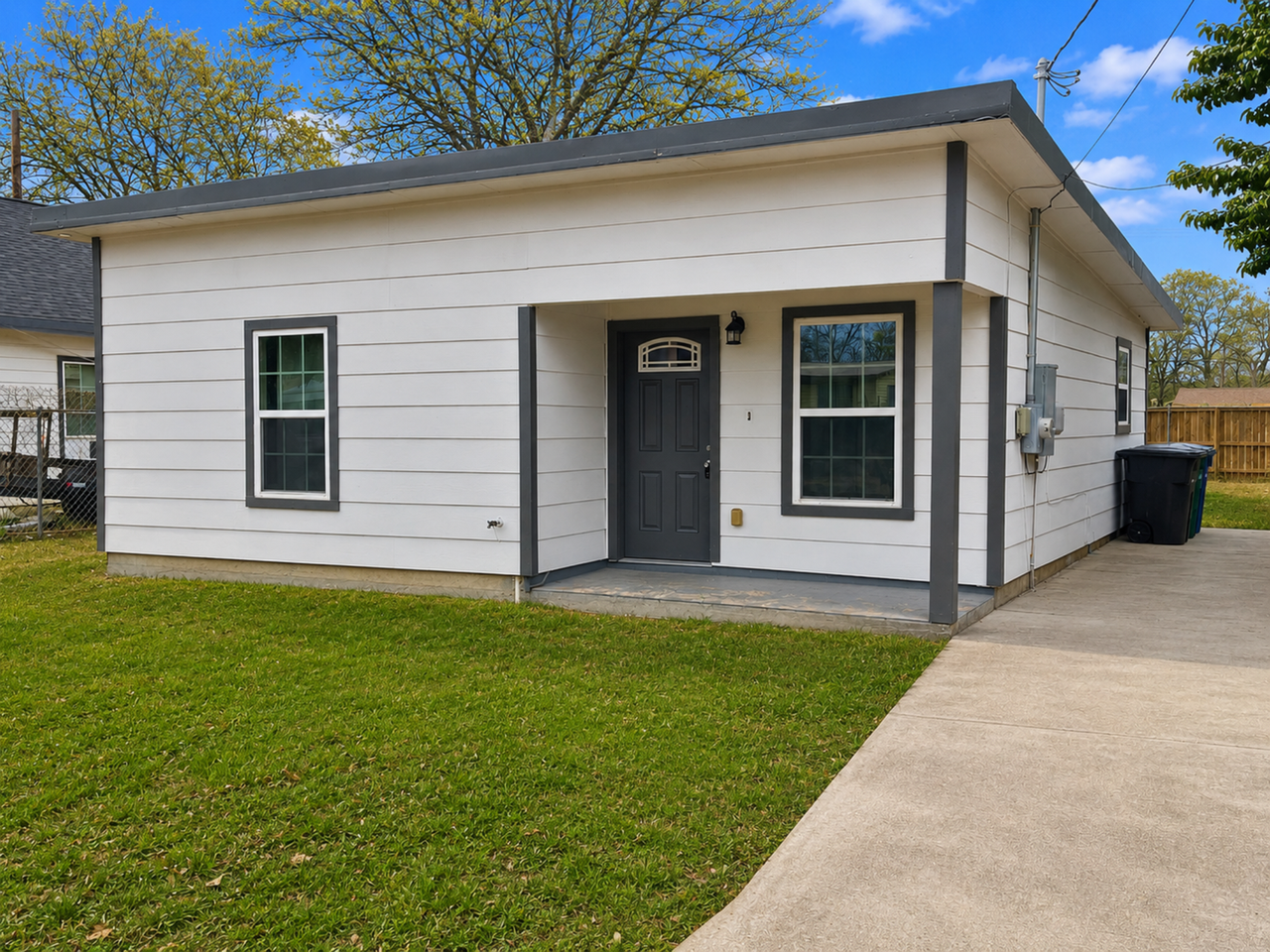 455 Lincolnshire Dr - Photo 3 of 13