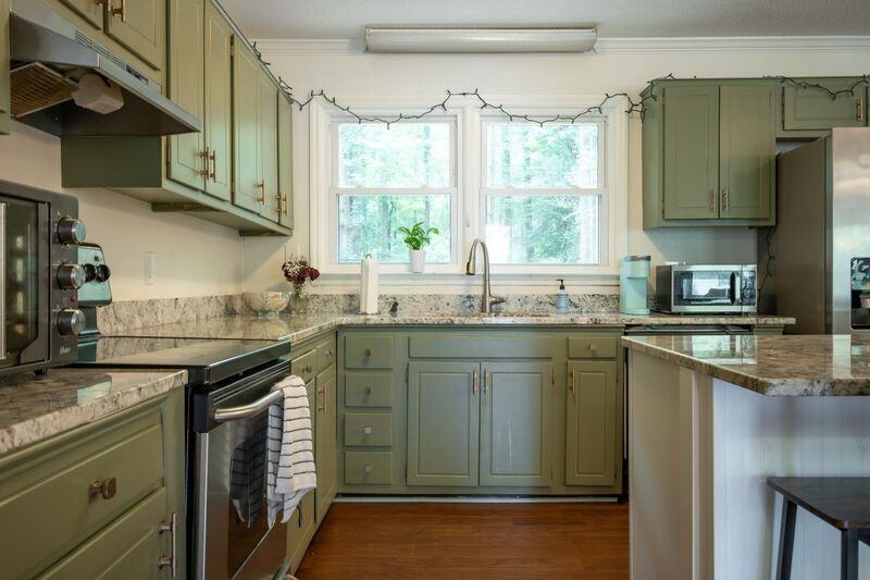 281 Rhodes Dr - Photo 4 of 41