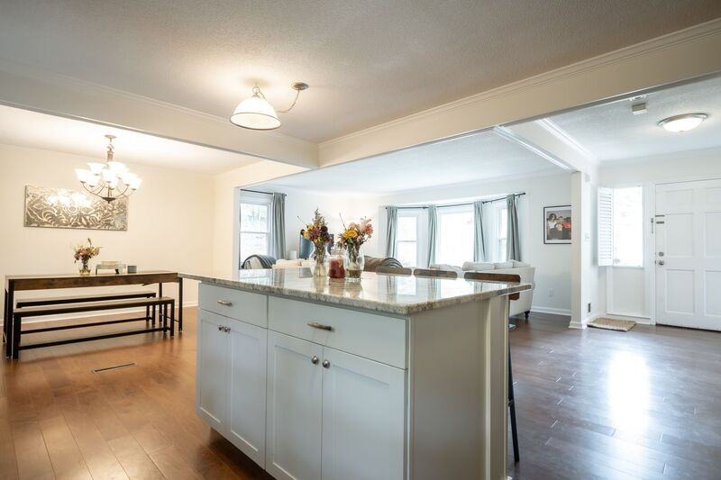 281 Rhodes Dr - Photo 5 of 41