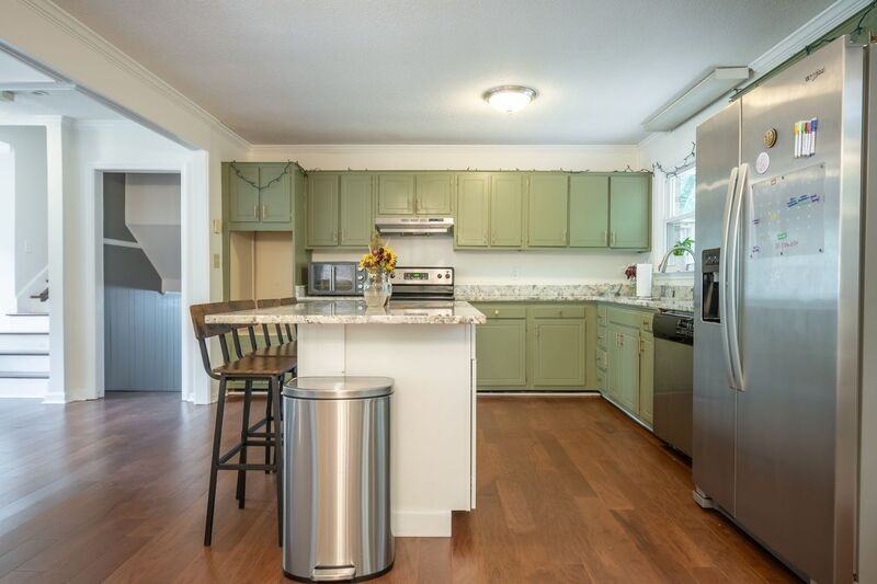 281 Rhodes Dr - Photo 6 of 41