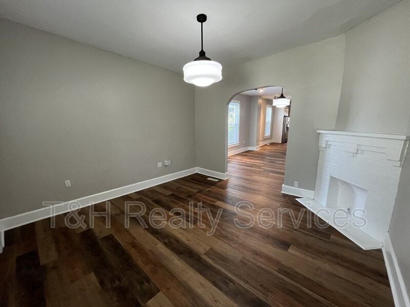 1123 Churchman Ave - Photo 3 of 18