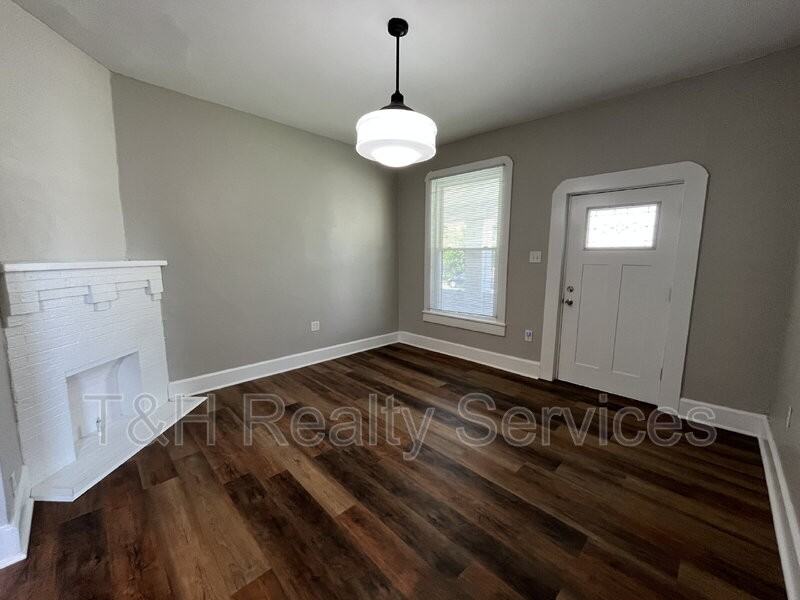 1123 Churchman Ave - Photo 4 of 18