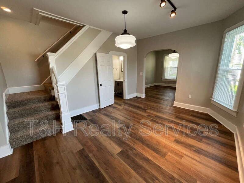1123 Churchman Ave - Photo 6 of 18