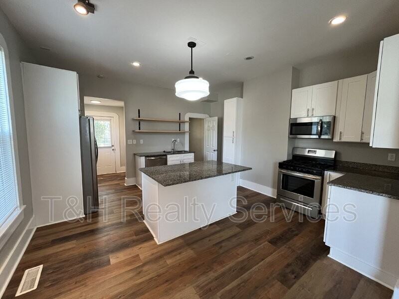 1123 Churchman Ave - Photo 7 of 18