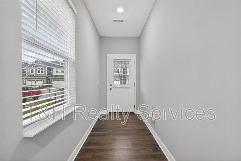 9586 Beckett St - Photo 4 of 41